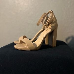 Beige high hells👠